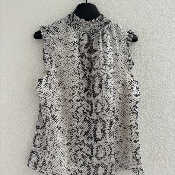 Women's Sleeveless Snake Print Top - Picture 2 of 4